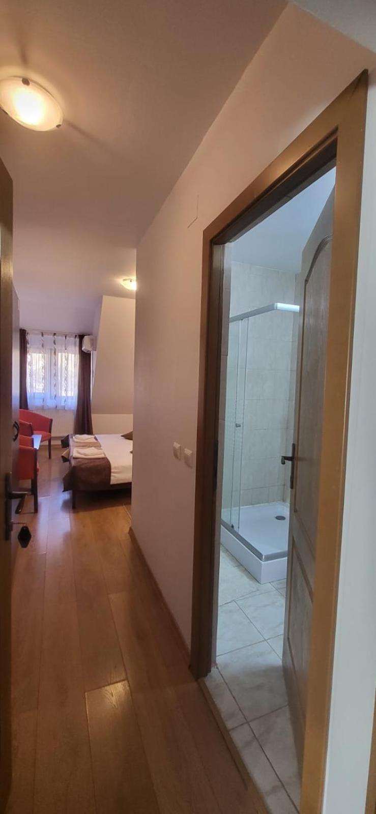 Relax Hotel Greci Luaran gambar